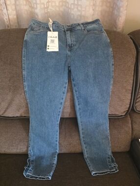 CHARLIE B Skinny Jeans in Classic Blue Wash
